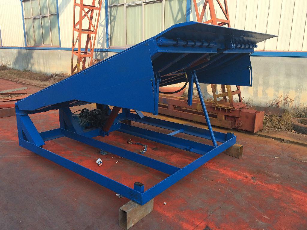 登车桥(登车桥工作视频)