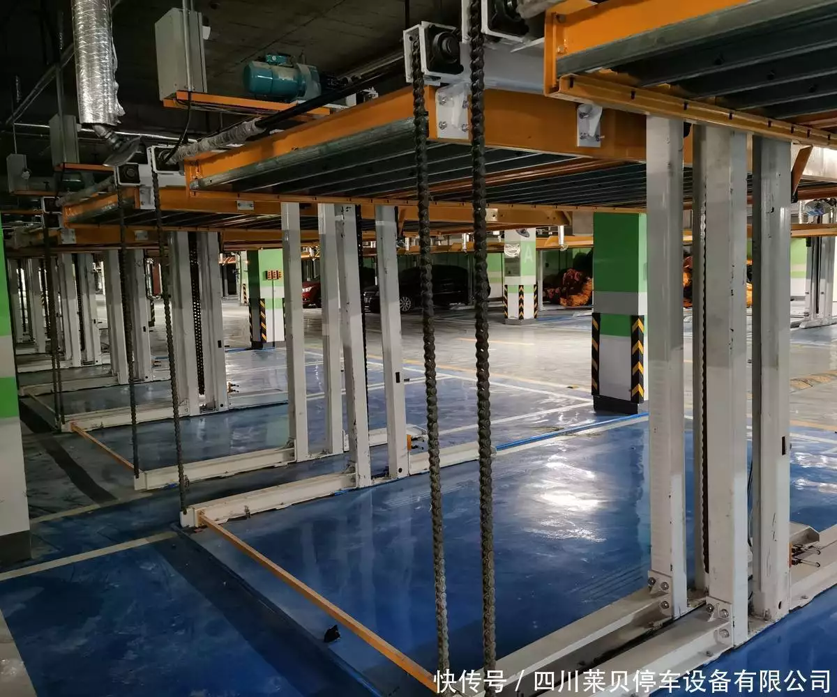 小型移动液压升降平台_液压式可移动重型升降平台_移动液压升降平台设备多少钱