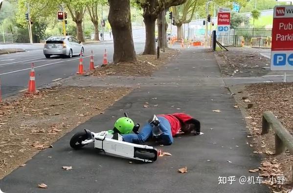 选购指南_电动升降限高杆设计_电动滑板车优缺点分析