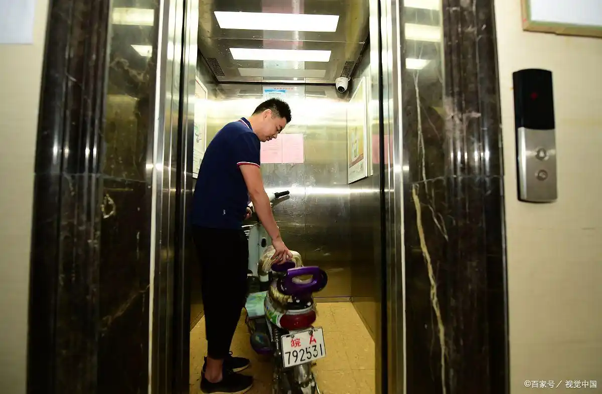 电梯人数限制_工厂升降货梯如何计算限载_电梯载重标准